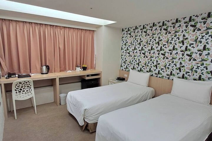 Room 12 of 32