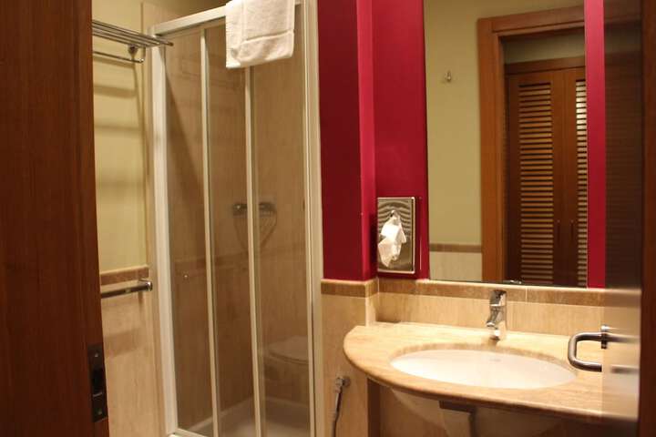 Room 32 of 41