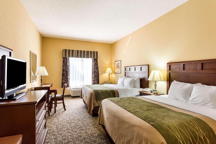 2 Queen Beds Mobility Accessible (9 of 13)