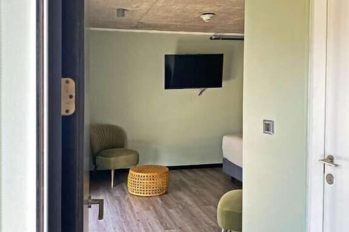 Room 12 of 37