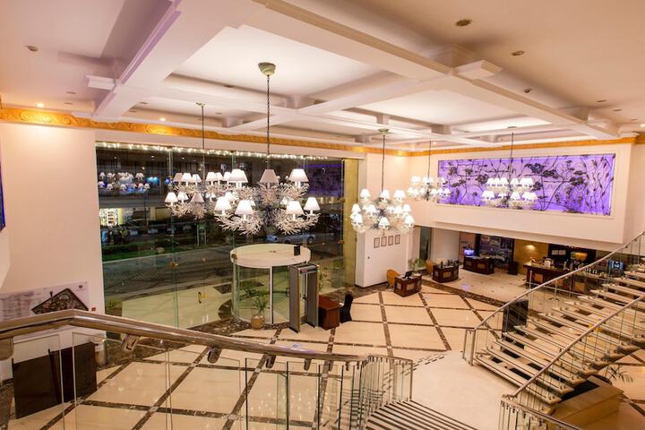 Entrance & Lobby