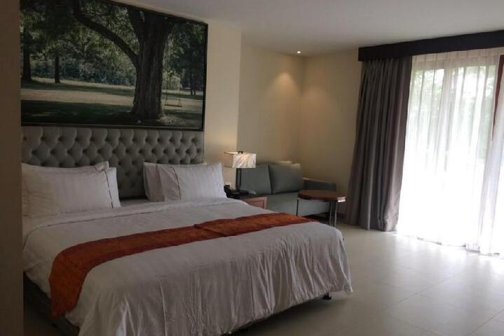 Room 45 of 76