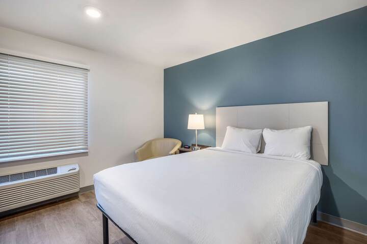 1 Queen Bed (24 of 28)
