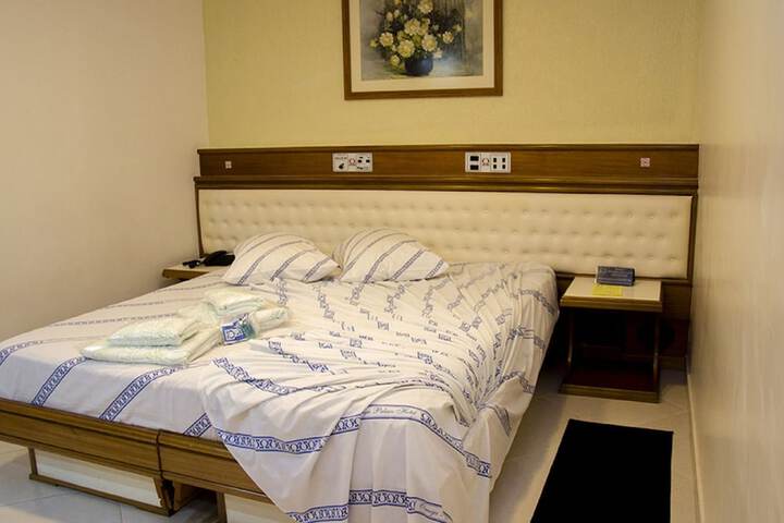 Room 6 of 27