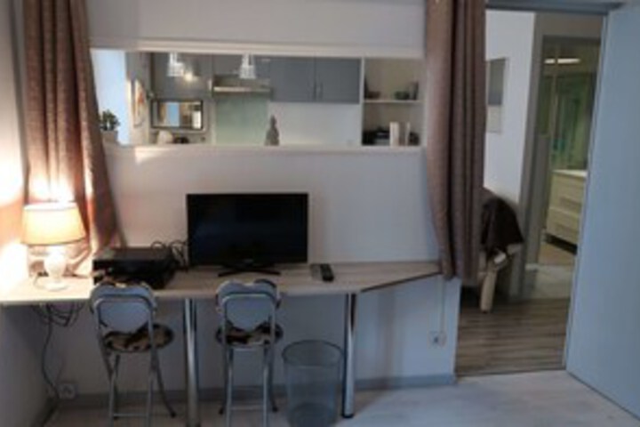 Room 7 of 12