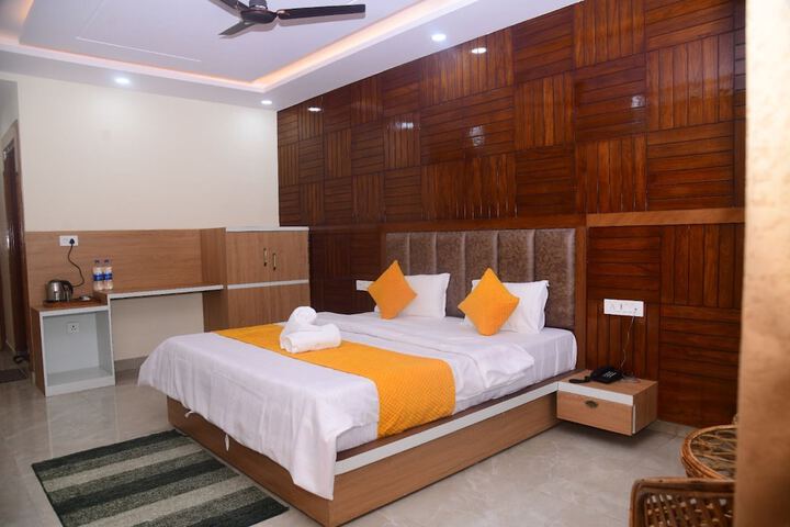 Room 6 of 40