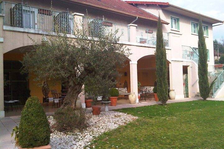 Hotel Exterior 49 of 57