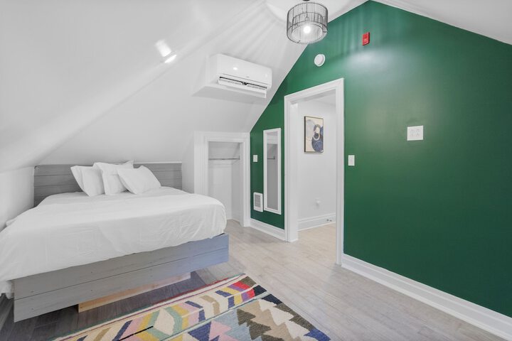 Room 5 of 33