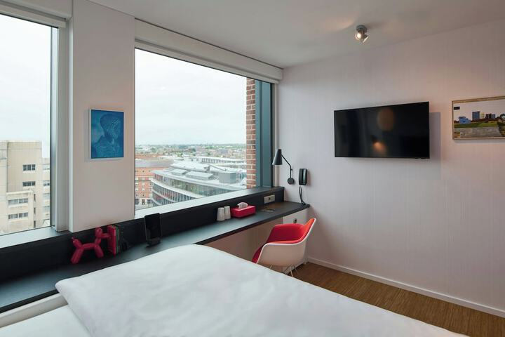Room 19 of 71