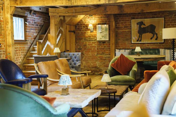 Lounge 80 of 92