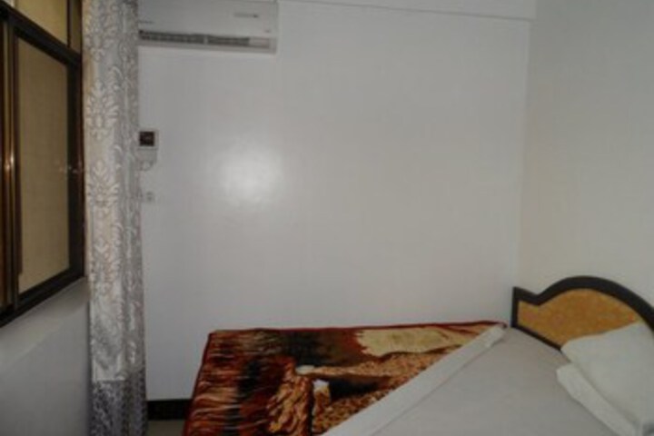 Room 9 of 20