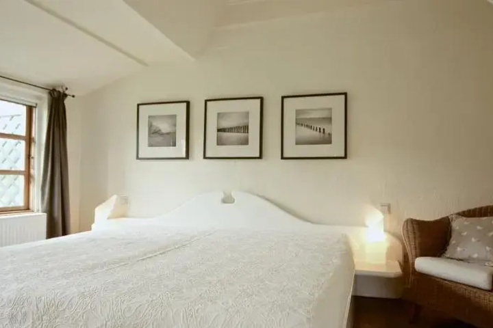 Room 18 of 21