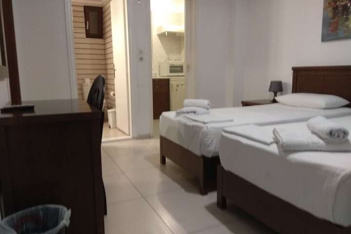 Room 4 of 70