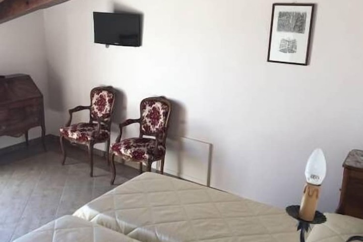 Room 10 of 62