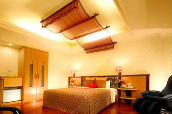 Room 4 of 23