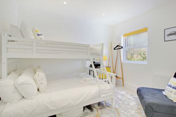 Room 9 of 24