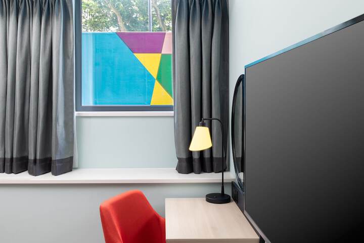 Room 14 of 83