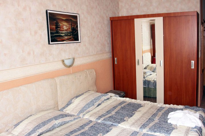 Room 4 of 43