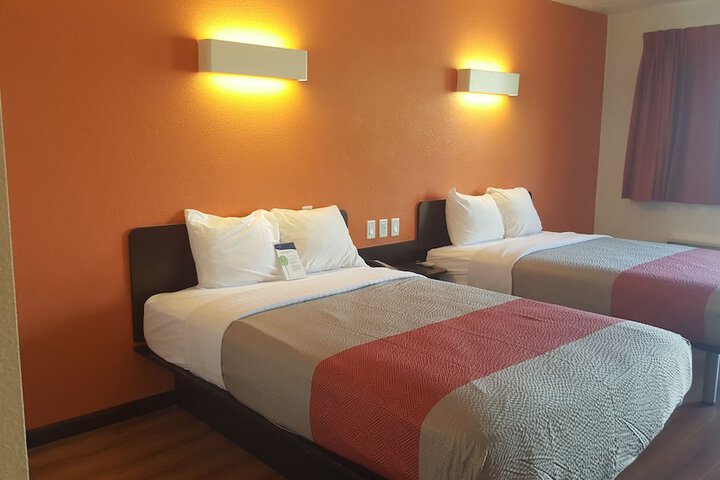 2 Double Beds (18 of 20)