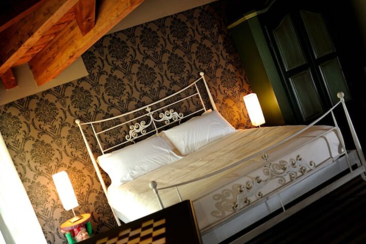 Room 5 of 52