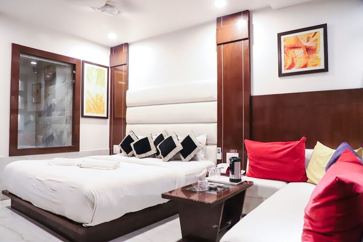 Room 16 of 32