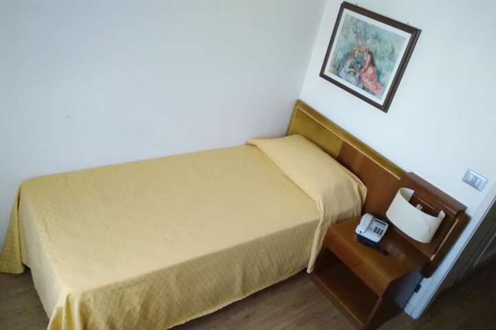 Room 8 of 49