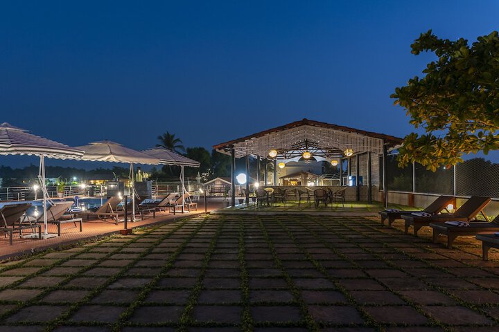 Hotel Exterior 89 of 94