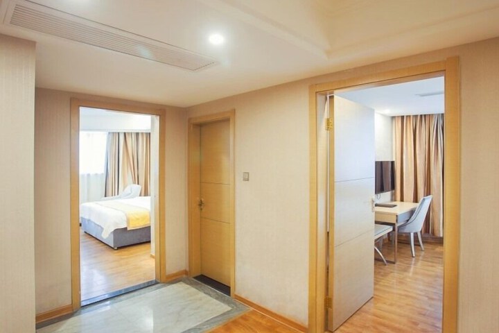 Room 8 of 44