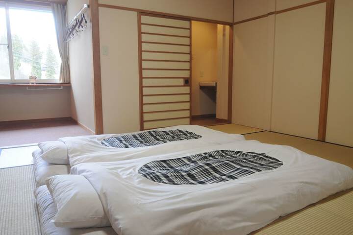Room 13 of 34