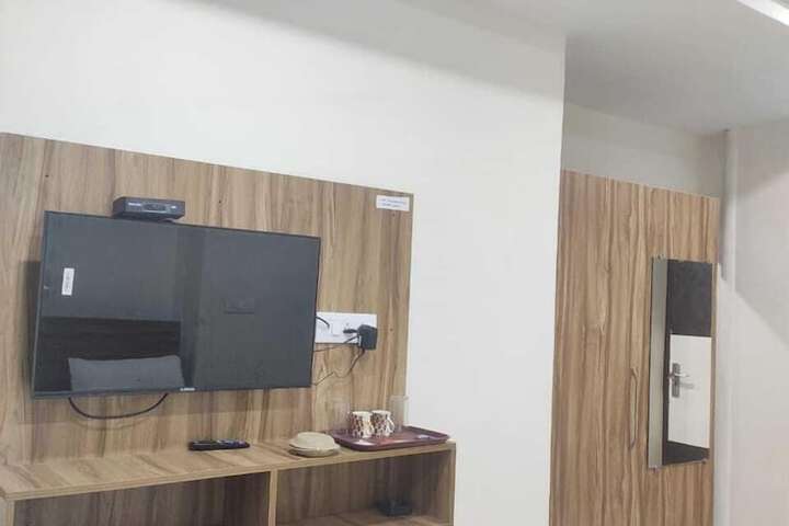 Room 7 of 16