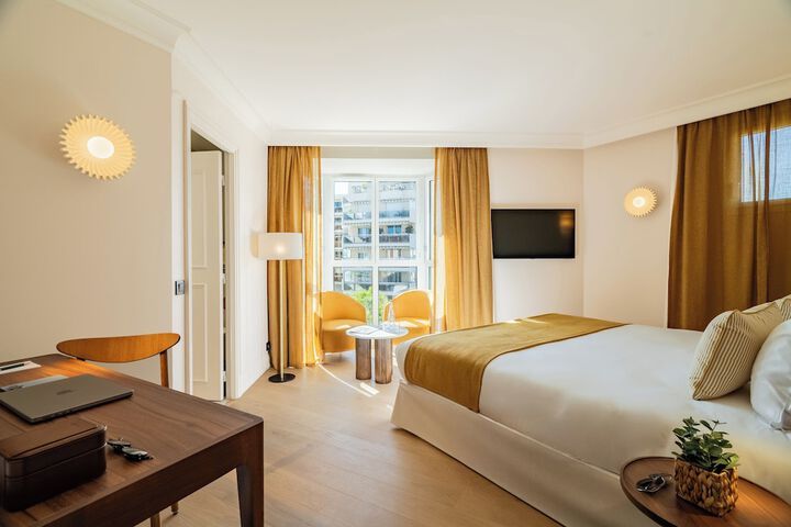 Room 34 of 90