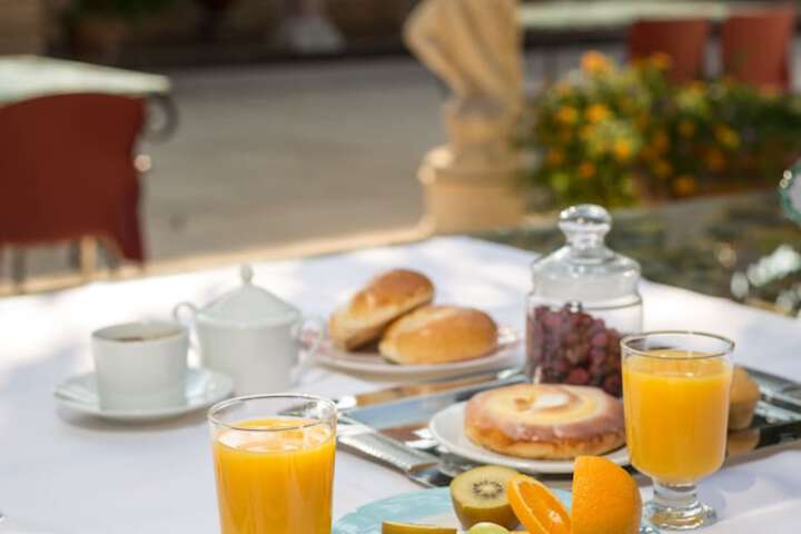 Breakfast/Coffee Service 38 of 76