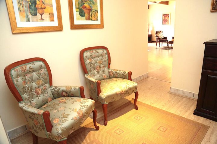Room 43 of 148