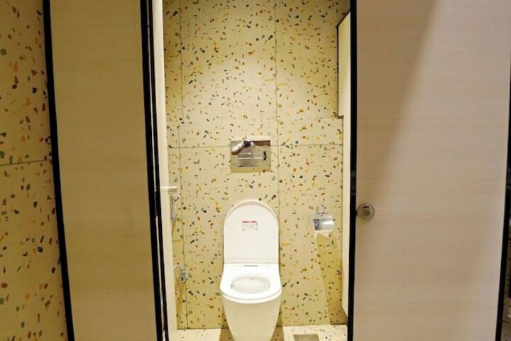 Room 30 of 108