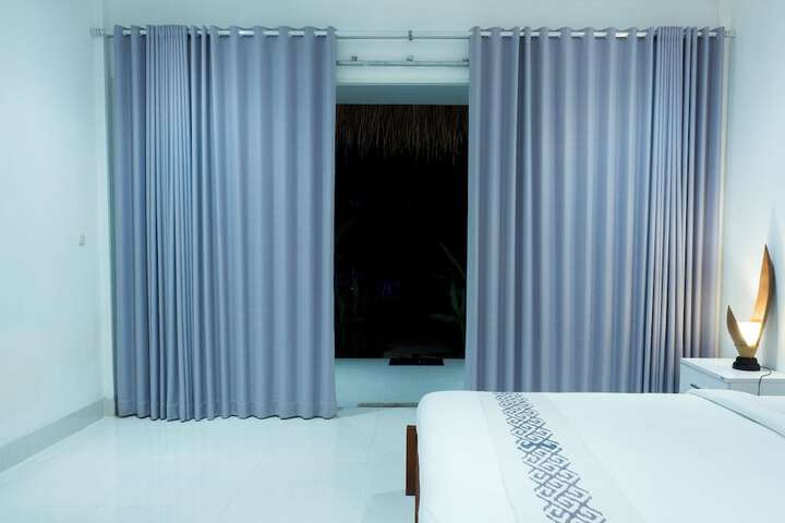 Room 6 of 8