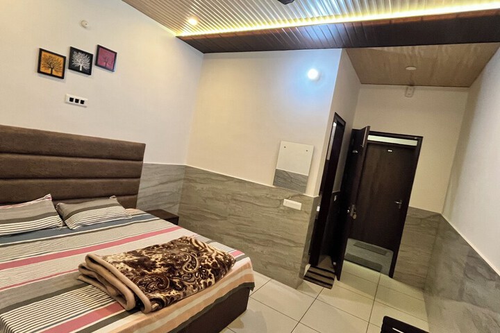 Room 3 of 30