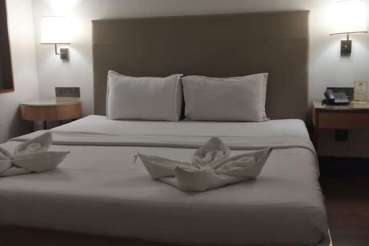 Room 33 of 181