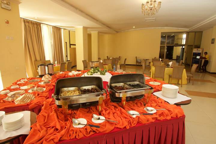 Dining 19 of 35