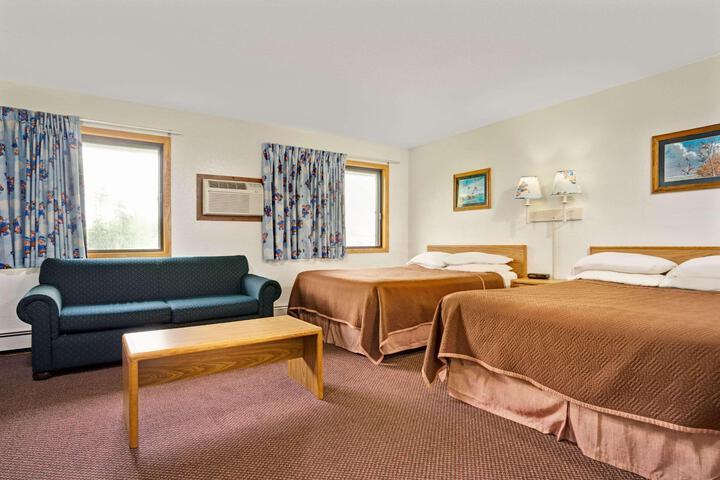 2 Double Beds (16 of 23)