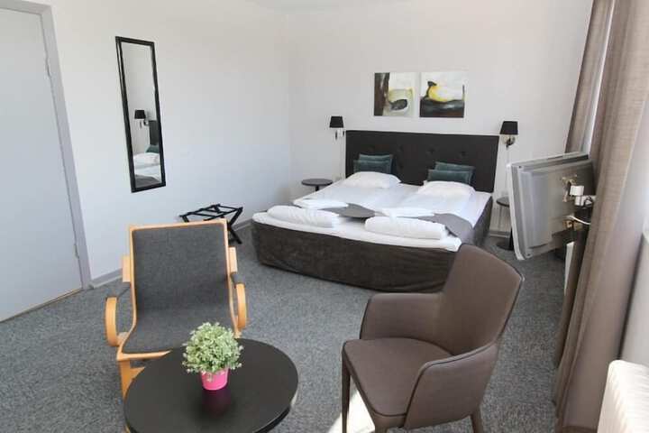 Room 8 of 27