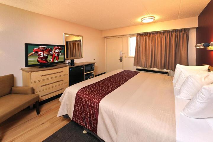Standard | King Bed (9 of 14)