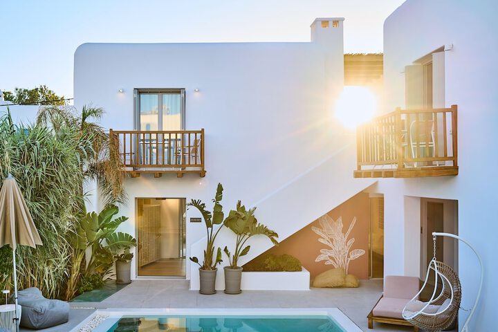 Adorno Beach Hotel & Suites