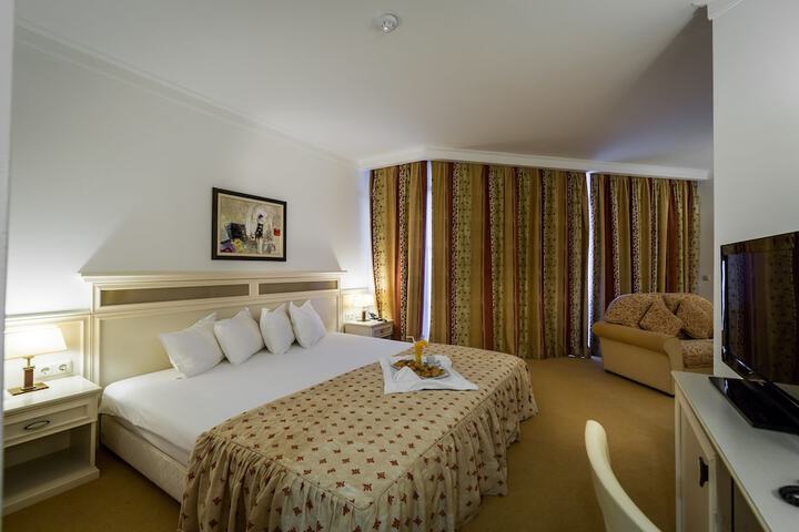 Room 18 of 173