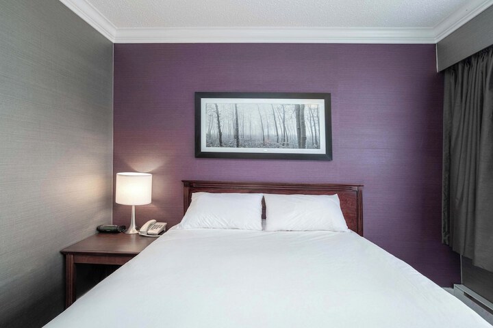 Room 13 of 48