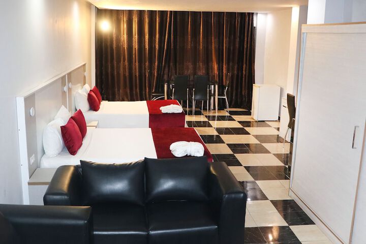 Room 17 of 31