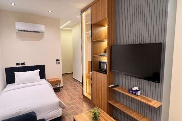 Room 8 of 101