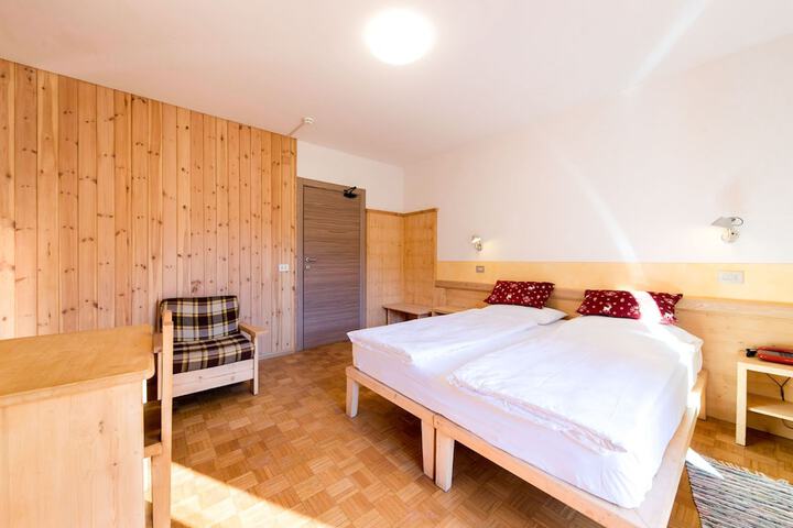 Room 7 of 63