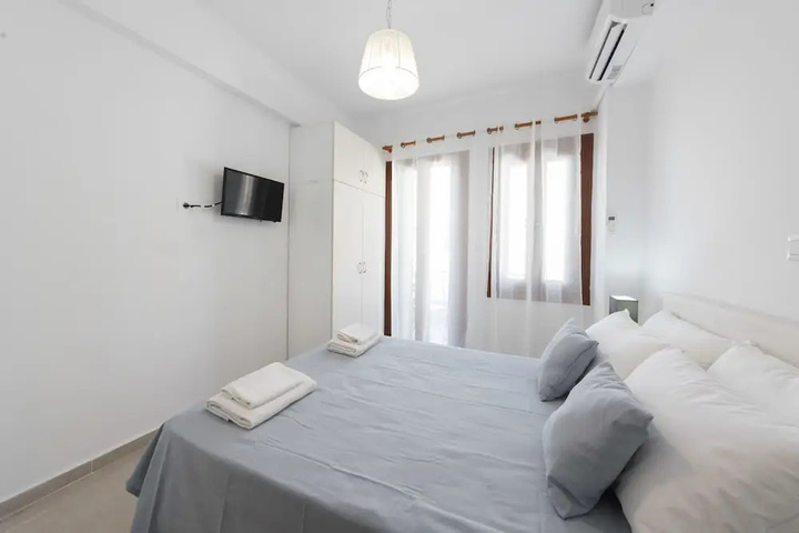 Room 4 of 13