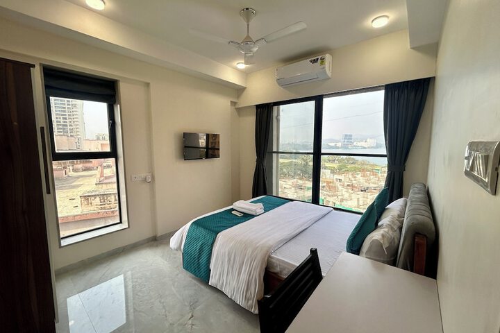 Room 9 of 17