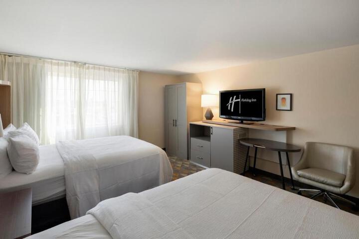 2 Queen Beds (16 of 16)
